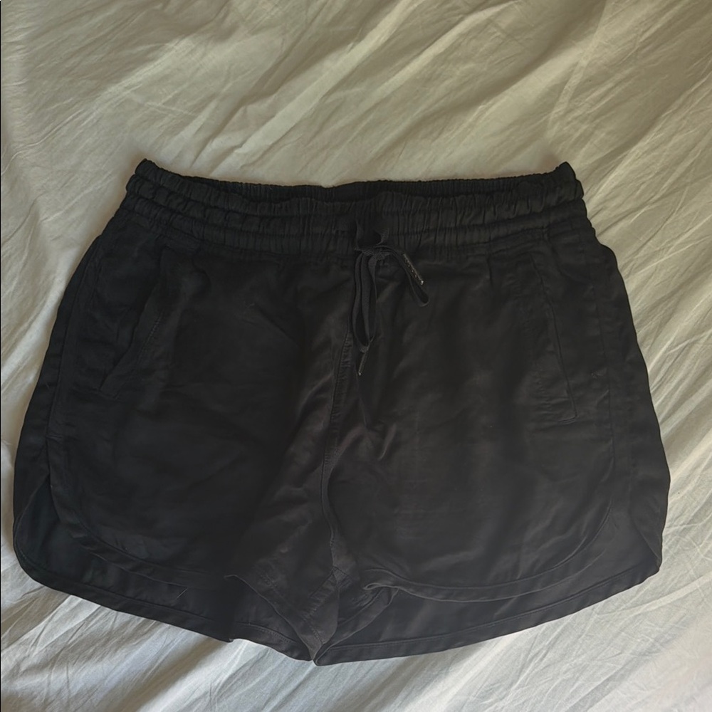 Lululemon Black Drawstring Shorts sz 4